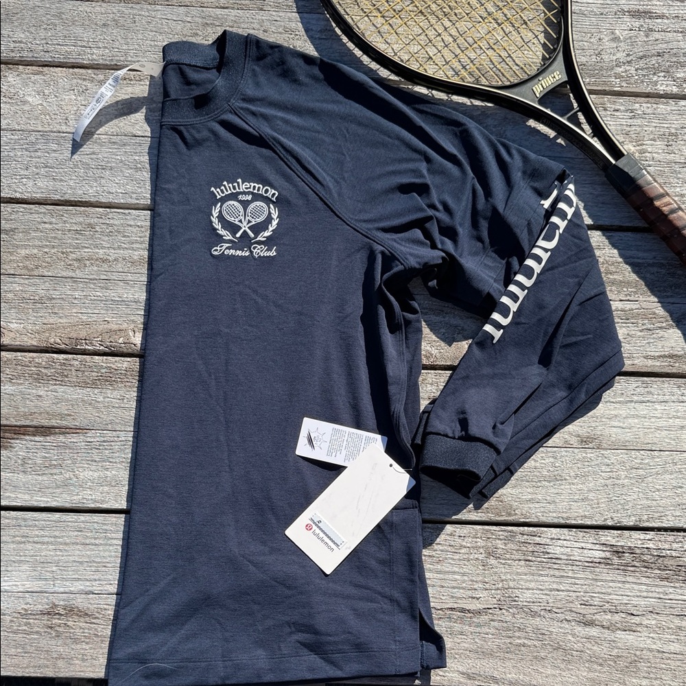 Lululemon‎ Layered Long-Sleeve T-Shirt Tennis Club
True Navy / White size 14 NWT